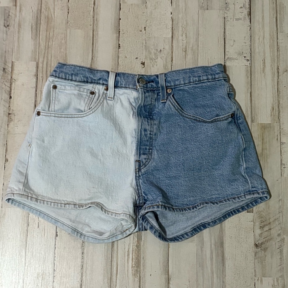 Levi’s 501 Two-Tone Denim Women Shorts Size 30